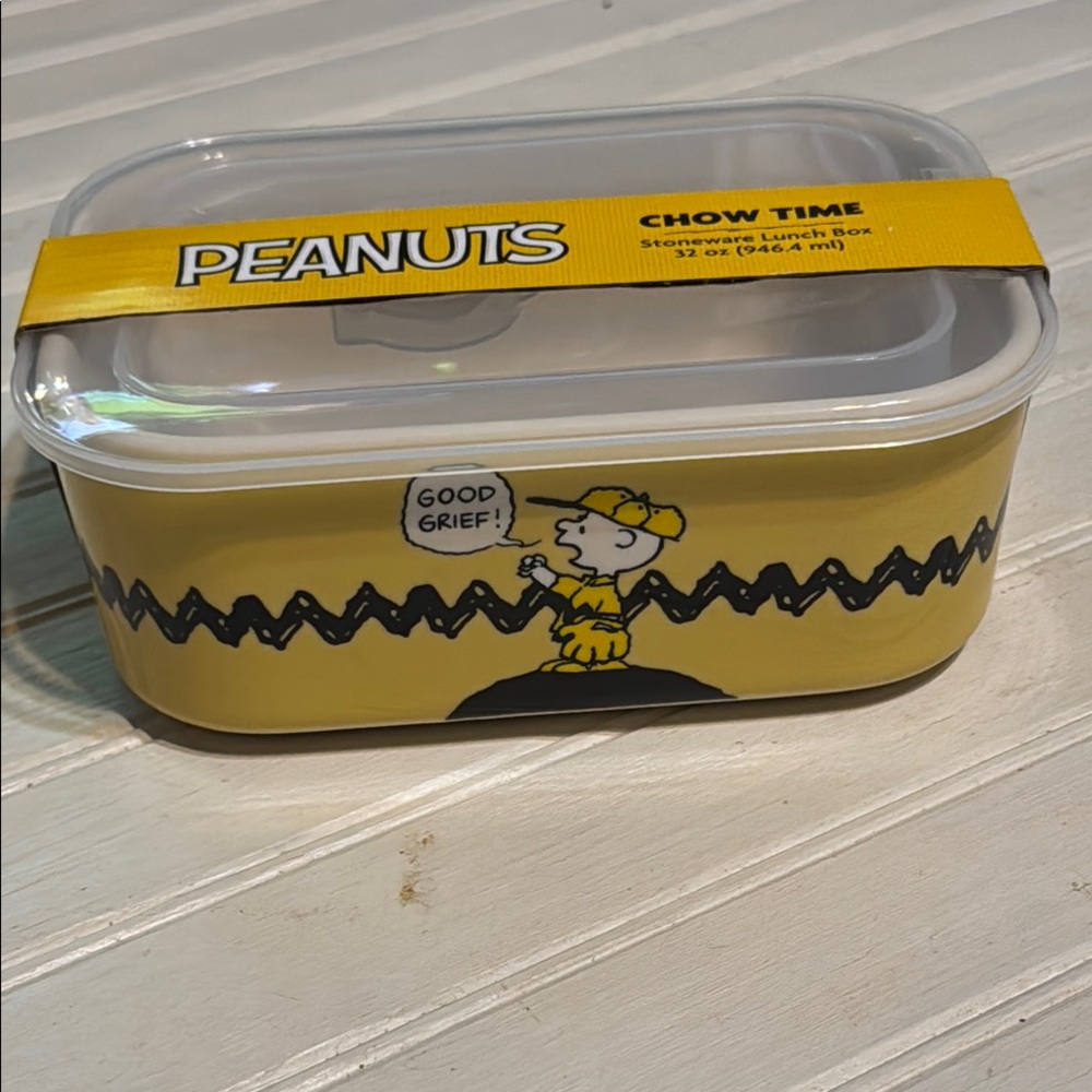 Peanuts : Ceramic base food Storage lunch box Container with steam release lid